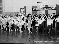 1988-01  1988 r.  Jawor, Chrobrego 26 A, Hala Sportowa Towarzytwa Krzewienia Kultury Fizycznej Jaworzanie  Dzień Edukacji Narodowej    Pokazy tańca