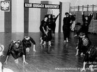 1988-11  1988 r.  Jawor, Chrobrego 26 A, Hala Sportowa Towarzytwa Krzewienia Kultury Fizycznej Jaworzanie  Dzień Edukacji Narodowej    Pokazy tańca
