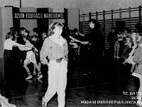 1988-14  1988 r.  Jawor, Chrobrego 26 A, Hala Sportowa Towarzytwa Krzewienia Kultury Fizycznej Jaworzanie  Dzień Edukacji Narodowej    Pokazy tańca