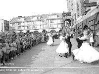 1990-01  lato 1990  Jawor, Rynek  Pokazy tańca