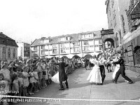 1990-09  lato 1990  Jawor, Rynek  Pokazy tańca
