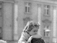 1990-12  lato 1990  Jawor, Rynek  Pokazy tańca
