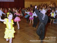 1994-104  1994 r.  Jawor, Parkowa 5, Klub Technika  Dziecięcy Turniej Tańca Towarzyskiego      Na pierwszym planie : Sebastian Ziomek, Iwona Kosiorek