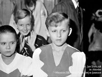 1994-70  1994 r.  Jawor, Parkowa 5, Klub Technika  Dziecięcy Turniej Tańca Towarzyskiego    Na zdjęciu na pierwszym planie : Dawid Pasiek, Biankan Gerlak, na drugim  Sebastian Ziomek
