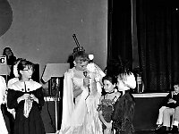 1994-01  1994 r.  Jawor, Parkowa 5, Klub Technika  Mikołajki, pokaz tańca towarzyskiego