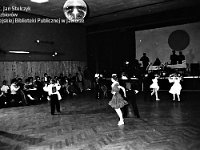 1994-14  1994 r.  Jawor, Parkowa 5, Klub Technika  Mikołajki, pokaz tańca towarzyskiego