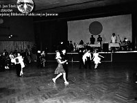 1994-15  1994 r.  Jawor, Parkowa 5, Klub Technika  Mikołajki, pokaz tańca towarzyskiego