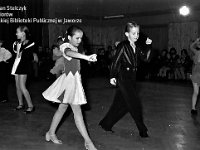 1995-29  22 marca 1995 r.  Jawor, Parkowa 5, Klub Parkowa  Dzieciecy Turniej Tańca Towarzyskiego      Na zdjęciu od prawej Dawid Pasiek, Bianka Gerlak