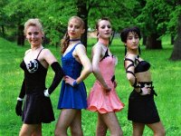 1995-05  1995 r.  Jawor, Park Miejski  Jaworski Klub Taneczny Roman      od lewej : Agnieszka Jakacka, Magdalena Kaczmarek, Kinga jakubowska, Izabela Fecko