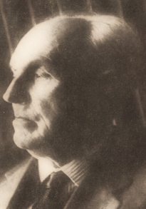 1. Edward Kozikowski. Fot. za E. Kozikowski, Wiersze wybrane. Krakow 1985, s. 2.