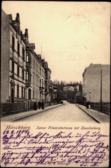 Hirschberg. Kaiser Friedrichstrasse mit Kavalierberg. [Dokument ikonograficzny]