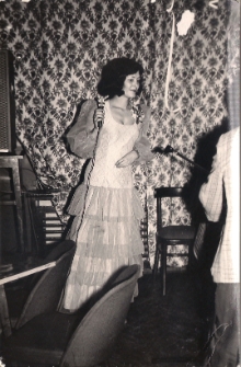 Bal noworoczny dla czytelników biblioteki w Jaworze pod hasłem "Z książką na walizkach" 1976 r., zdjęcie 10