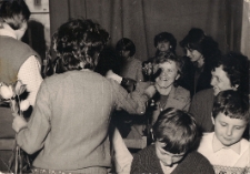 Dzień Matki w MBP w Jaworze lata 1980., zdjęcie 1