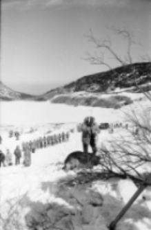 Realizacja zdjęć do filmu "Długi biały ślad" (fot. 6) [Dokument ikonograficzny]