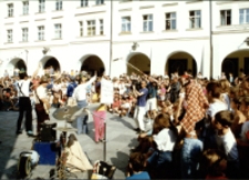 Teatry uliczne (fot.8) [Dokument ikonograficzny]