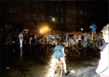 Teatry uliczne (fot.11) [Dokument ikonograficzny]