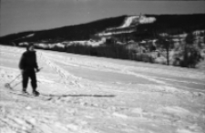 [Szklarska Poręba : sylwetka narciarza] (fot. 8) [Dokument ikonograficzny]