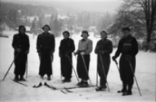 [Szklarska Poręba : narciarze - kurs WF] (fot. 2) [Dokument ikonograficzny]