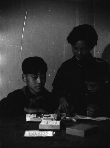 [Dzieci z Korei w Szklarskiej Porębie] (fot. 1) [Dokument ikonograficzny]