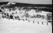 [Szklarska Poręba : narciarze] (fot. 7) [Dokument ikonograficzny]