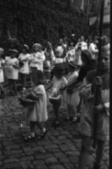 [Szklarska Poręba - procesja w święto Bożego Ciała] (fot. 3) [Dokument ikonograficzny]