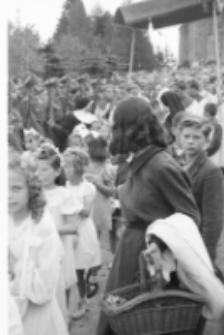 [Szklarska Poręba - procesja w święto Bożego Ciała - 1948] (fot. 2) [Dokument ikonograficzny]