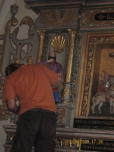 Rzeźby - montaż w kościele [Dokument ikonograficzny]