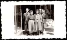 Pracownicy Domu Książki przy ul. Konopnickiej [Dokument ikonograficzny]