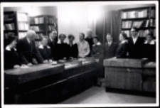 Księgarnia : pracownicy (fot. 3) [Dokument ikonograficzny]