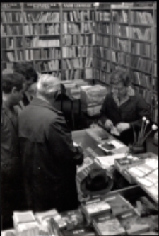 Księgarnia Dom Książki (fot. 2) [Dokument ikonograficzny]