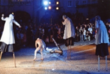 [25. MFTU 2007 Jelenia Góra - Teatr InZhest “X-Tradition”] (fot. 4) [Dokument ikonograficzny]