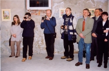 Fotografia Marka Długosza z otwarcia wystawy promującej wydanie książki „Miejsca, które są”, w Obornickim Ośrodku Kultury, 13.12.2002 r. [fot. 2] [Dokument ikonograficzny]