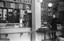 [Sklep Państwowej Centrali Handlowej. Oddział Jelenia Góra. Hurtownia w Szklarskiej Porębie - 1947] (fot. 1) [Dokument ikonograficzny]