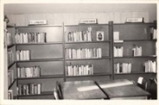 Wnętrze filii biblioteki w Pęgowie, 1981 r. [Dokument ikonograficzny]