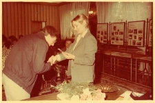 Nadanie Miejskiej i Gminnej Bibliotece Publicznej w Obornikach Śląskich imienia Jarosława Iwaszkiewicza - Jerzy Matejuk i Irena Zielińska, maj 1984 r. (fot. 8) [Dokument ikonograficzny]