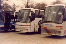 46. Światowy Młodzieżowy Zlot Campingu i Caravaningu w Obornikach Śląskich, parking autobusowy, 16.04.1998 r. (fot. 8) [Dokument ikonograficzny]