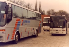 46. Światowy Młodzieżowy Zlot Campingu i Caravaningu w Obornikach Śląskich, parking autobusowy, 16.04.1998 r. (fot. 9) [Dokument ikonograficzny]