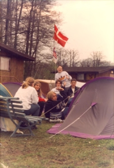 46. Światowy Młodzieżowy Zlot Campingu i Caravaningu w Obornikach Śląskich, miasteczko namiotowe Duńczyków, 16.04.1998 r. (fot. 13) [Dokument ikonograficzny]