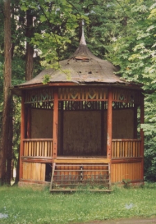 Budowle przy ul. Parkowej w Obornikach Śląskich, 1998 r. (fot. 3) [Dokument ikonograficzny]