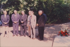 Odsłonięcie pomnika na starym cmentarzu ewangelickim w Obornikach Śląskich przy ul. Kasztanowej, 18.05.1998 r. (fot. 7) [Dokument ikonograficzny]