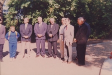 Odsłonięcie pomnika na starym cmentarzu ewangelickim w Obornikach Śląskich przy ul. Kasztanowej, 18.05.1998 r. (fot. 8) [Dokument ikonograficzny]