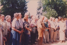 Odsłonięcie pomnika na starym cmentarzu ewangelickim w Obornikach Śląskich przy ul. Kasztanowej, 18.05.1998 r. (fot. 9) [Dokument ikonograficzny]