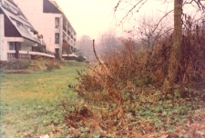 Osiedle Spółdzielni Mieszkaniowej Lokatorsko-Własnościowej w Trzebnicy przy ul. M. Skłodowskiej-Curie w Obornikach Śląskich, 1997 r. (fot. 7) [Dokument ikonograficzny]