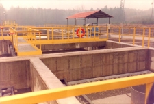 Otwarcie oczyszczalni ścieków przy ul. Grunwaldzkiej w Obornikach Śląskich, 9.12.1997 r. (fot. 2) [Dokument ikonograficzny]