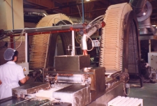 Spółdzielnia Zakłady Wyrobów Cukierniczych „Miś” w Obornikach Śl., 1998 r. (fot. 9) [Dokument ikonograficzny]