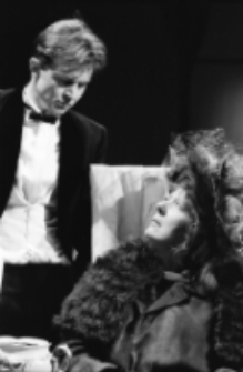 Stara kobieta wysiaduje (fot. 13) [Dokument ikonograficzny]