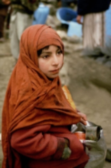 Dziewczynka z puszkami [Dokument ikonograficzny]