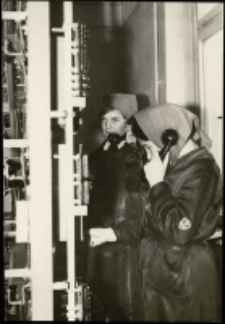 [Telefonistki : Technikum i Zasadnicza Szkoła Łączności w Jeleniej Górze] (fot. 1) [Dokument ikonograficzny]