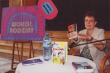 Spotkanie autorskie Grażyny Bąkiewicz z uczniami obornickiego gimnazjum podczas VIII Dolnośląskich Spotkań Pisarzy: Z książką na walizkach, 1.06.2011 r. (fot. 2) [Dokument ikonograficzny]