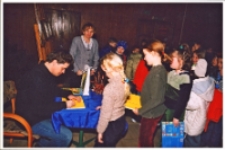 Spotkanie autorskie z Grzegorzem Kasdepke, 24.03.2003 r. (fot. 3) [Dokument ikonograficzny]